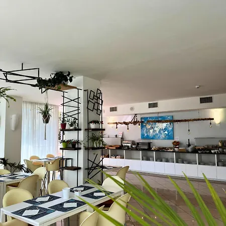 Apogeo - Breakfast Experience ريميني